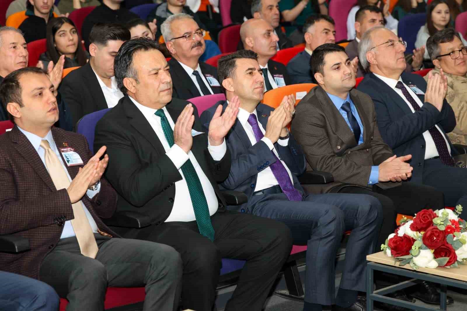 İstiklal Marşı’nın 105’inci yılı Tunceli’de coşkuyla anıldı
