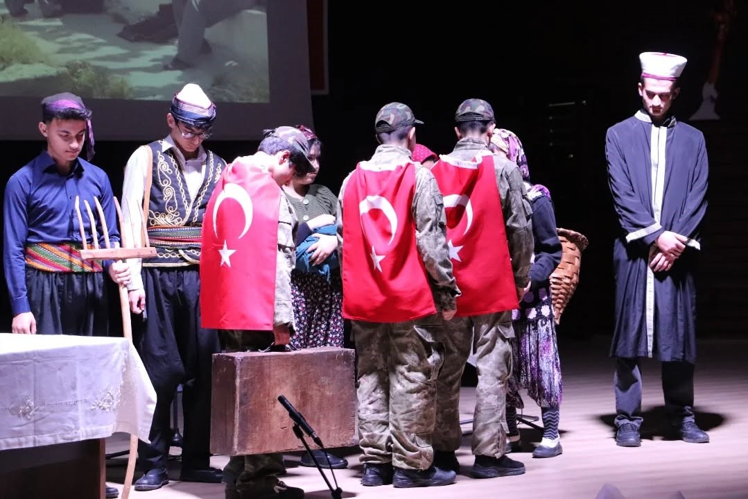 İstiklal Marşı’nın Kabulü ve Mehmet Akif Ersoy’u Anma Programı Edremit’te gerçekleştirildi
