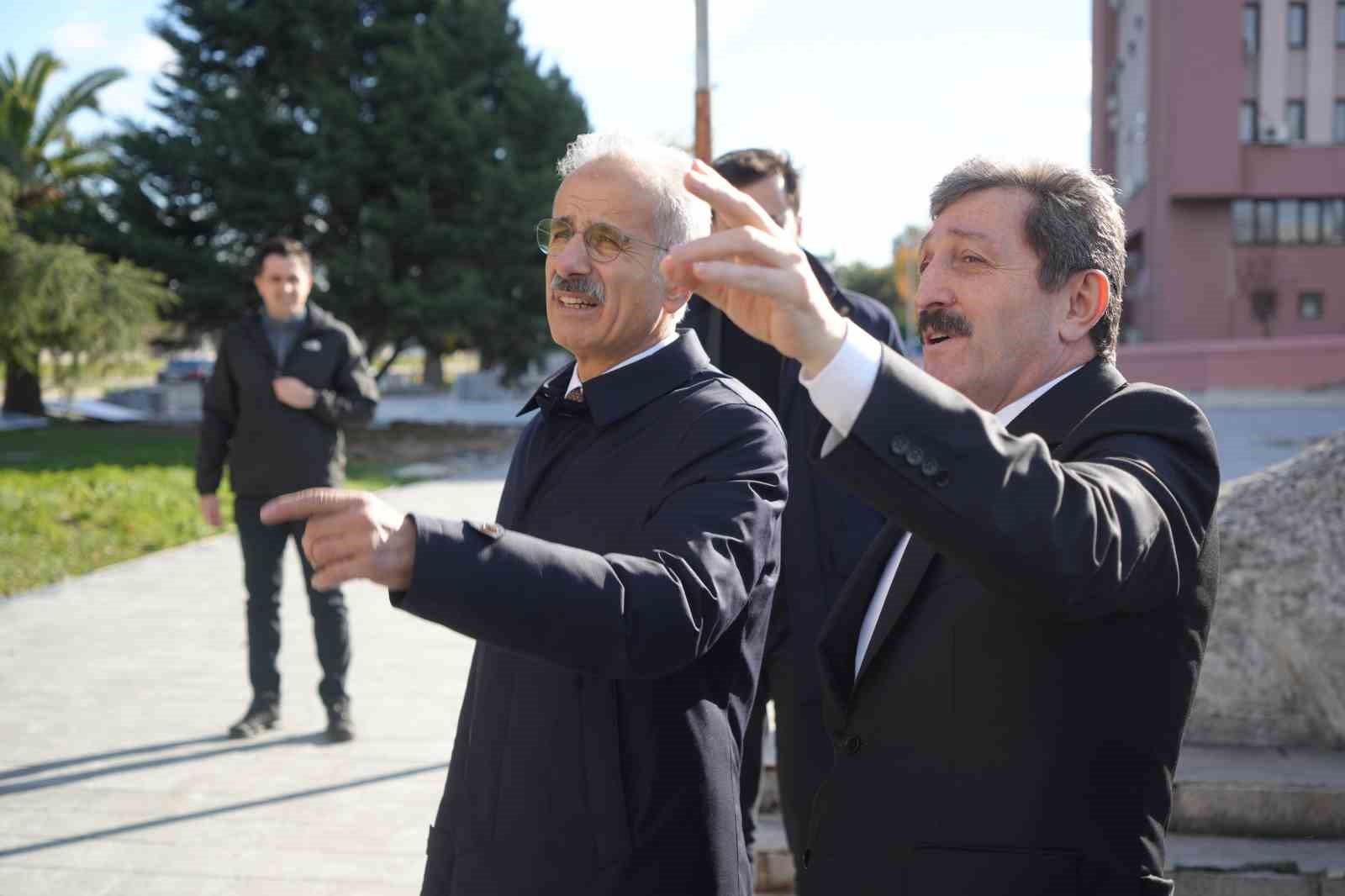 İstiklal Meydanı ve Kurtuluş Yolu düzenlemesinde sona doğru
