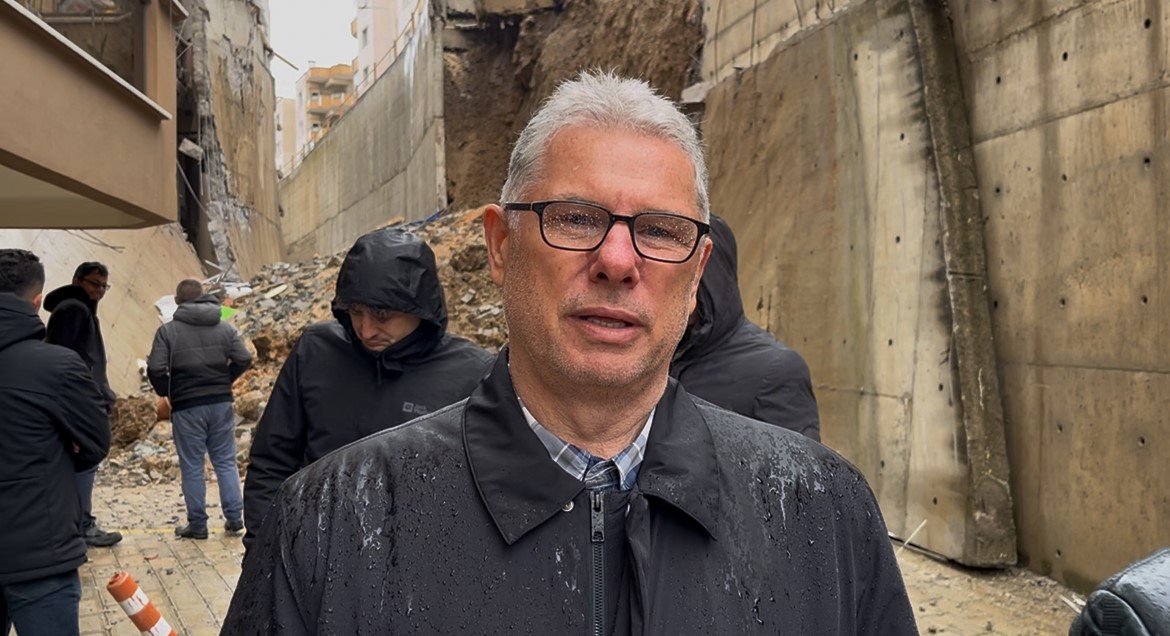 İstinat duvarı çöktü, site sakinleri deprem olduğunu sandı
