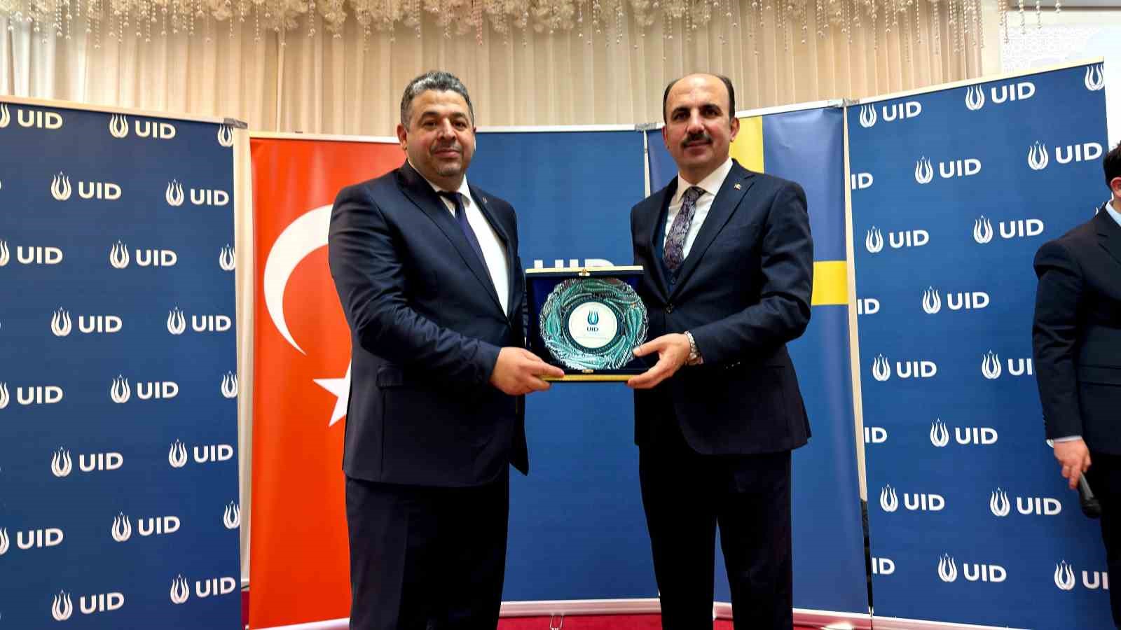 İsveç’te yaşayan Konyalılarla buluşan Başkan Altay: "Gönül coğrafyamızın neresinde bir hemşehrimiz varsa Konya’mızın ve ülkemizin duası, muhabbeti oradadır"
İsveç’te yaşayan Konyalılarla buluşan Başkan Altay: "Gönül coğrafyamızın neresinde bir hemşehrimiz varsa Konya’mızın ve ülkemizin duası, muhabbeti oradadır"