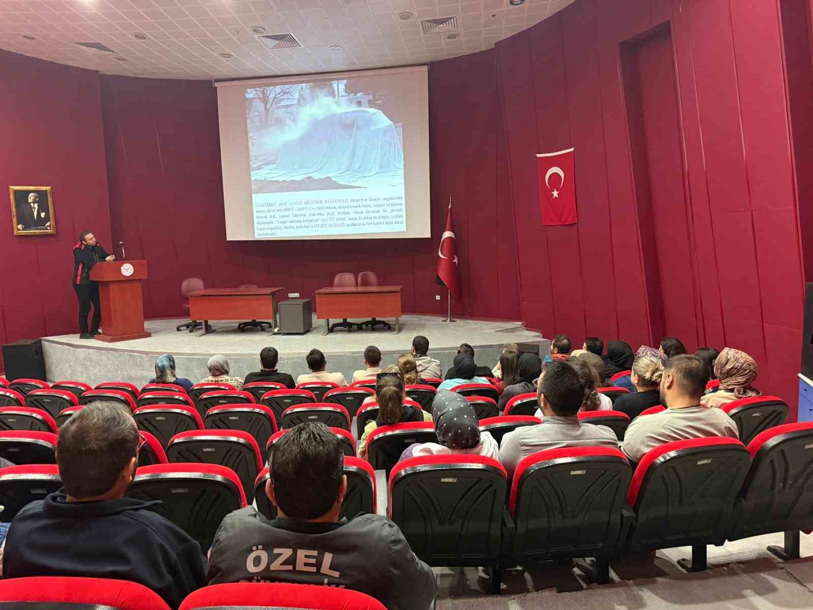 İtfaiye ekiplerinden hastane personeline yangın eğitimi
