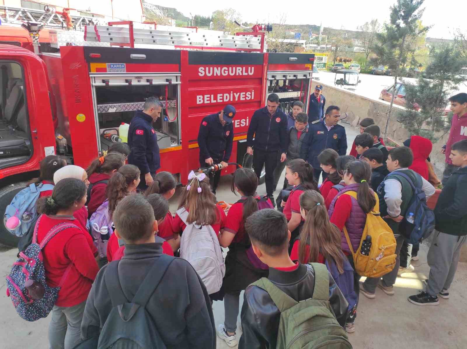 İtfaiye ekiplerinden öğrencilere eğitim
