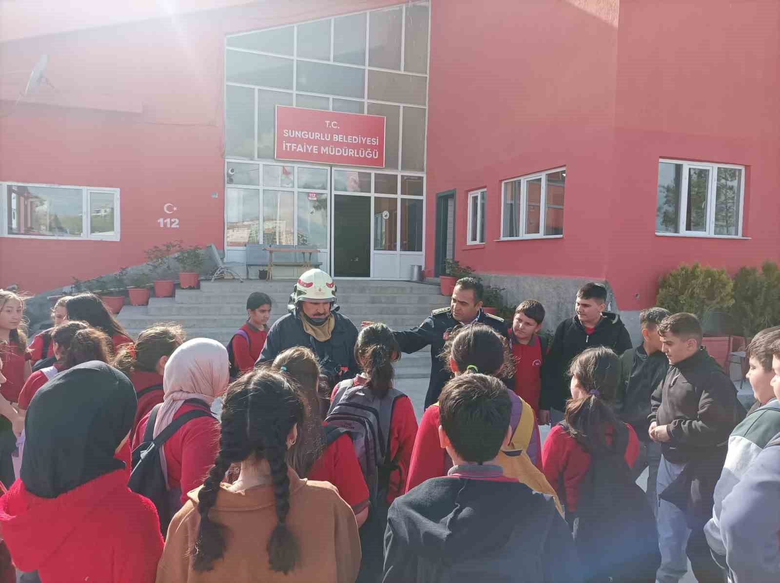 İtfaiye ekiplerinden öğrencilere eğitim
