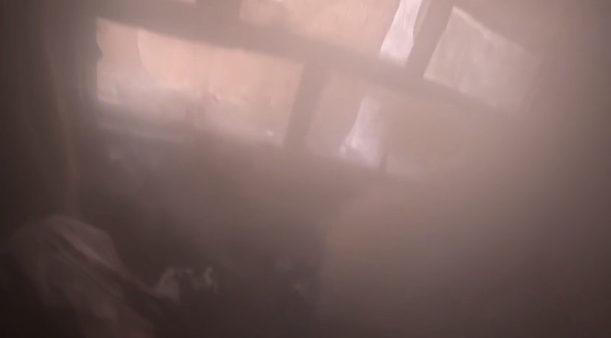 İtfaiye erlerinin ateşe verilen evi söndürme anları kask kamerasında
