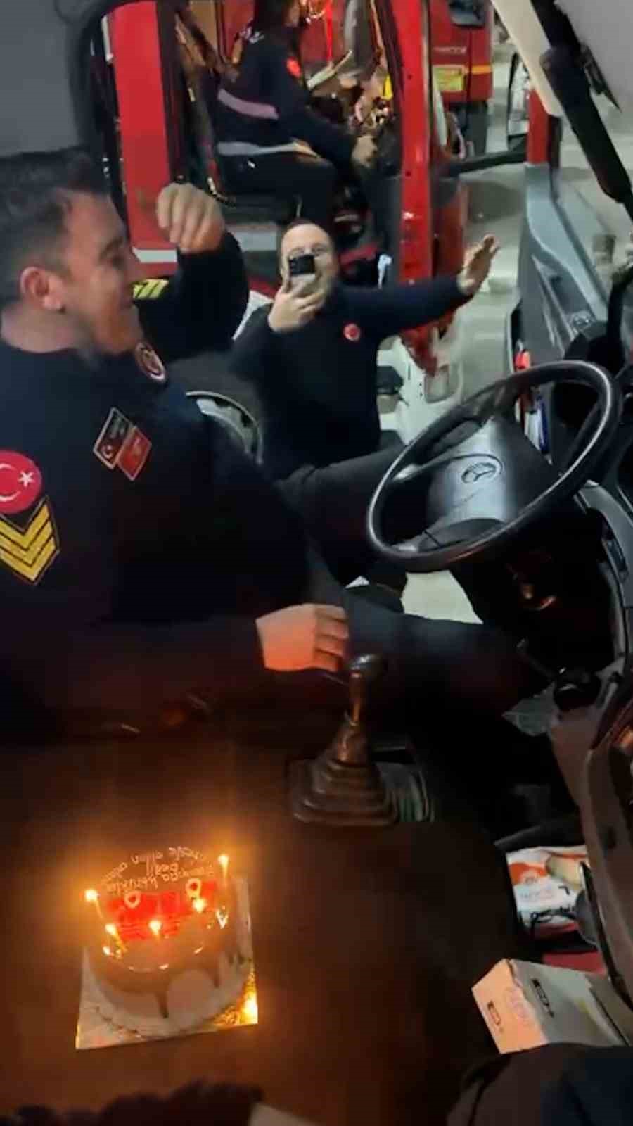 İtfaiye şoförüne yürek hoplatan sürpriz: "Anam anam benim ev"
