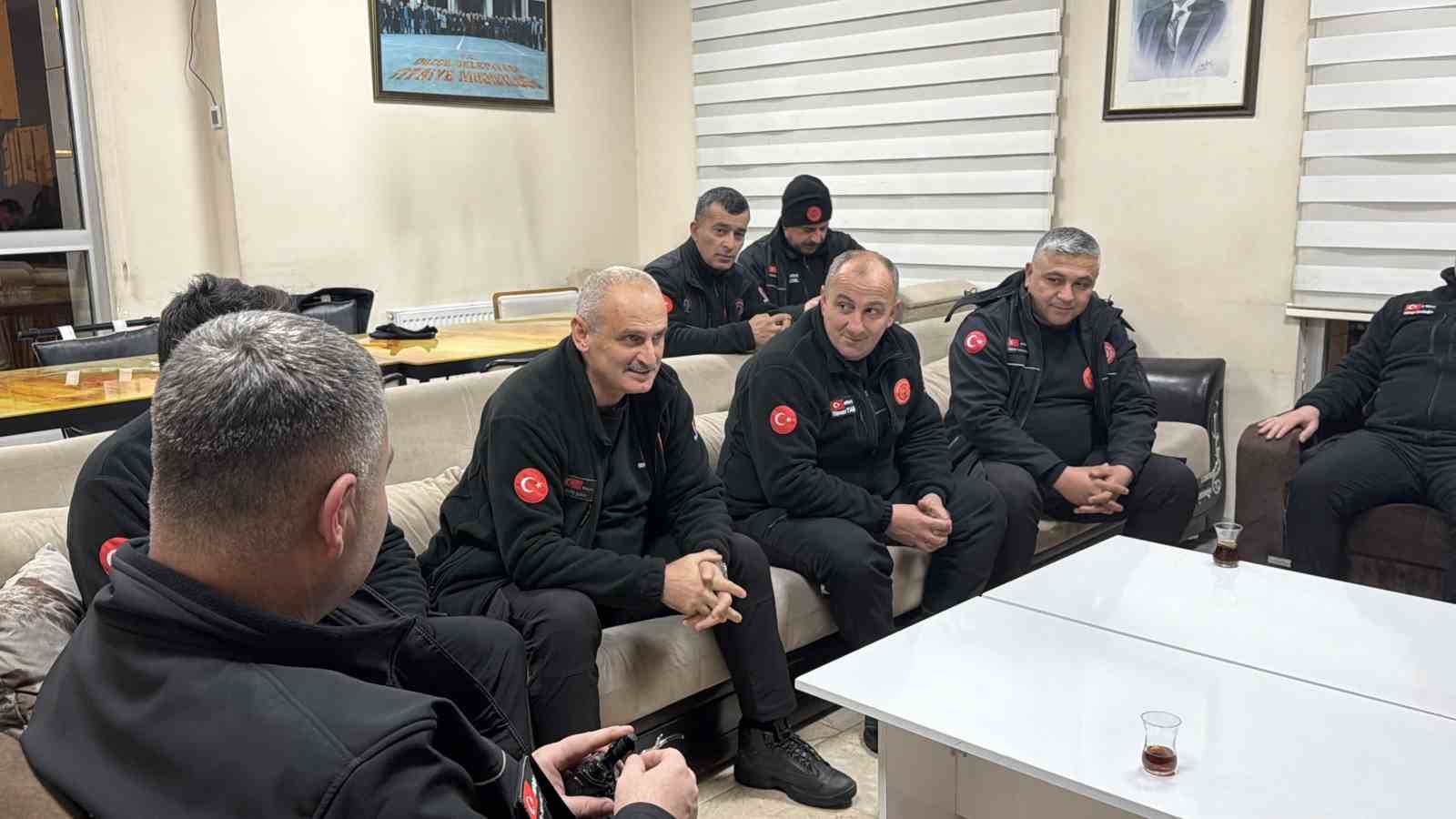 İtfaiyeciler ailelerinden uzakta yeni yıla girdi
