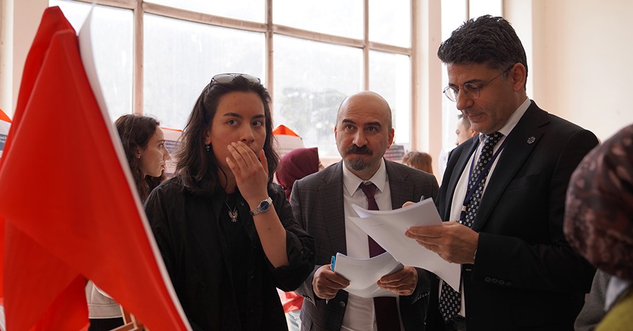 IV. ulusal ETÜ psikoloji öğrenci zirvesi "Terapi odasının kapıları aralanıyor" temasıyla gerçekleştirildi
IV. ulusal ETÜ psikoloji öğrenci zirvesi "Terapi odasının kapıları aralanıyor" temasıyla gerçekleştirildi