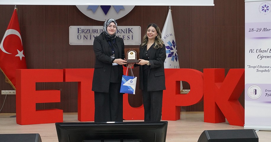 IV. ulusal ETÜ psikoloji öğrenci zirvesi "Terapi odasının kapıları aralanıyor" temasıyla gerçekleştirildi
IV. ulusal ETÜ psikoloji öğrenci zirvesi "Terapi odasının kapıları aralanıyor" temasıyla gerçekleştirildi