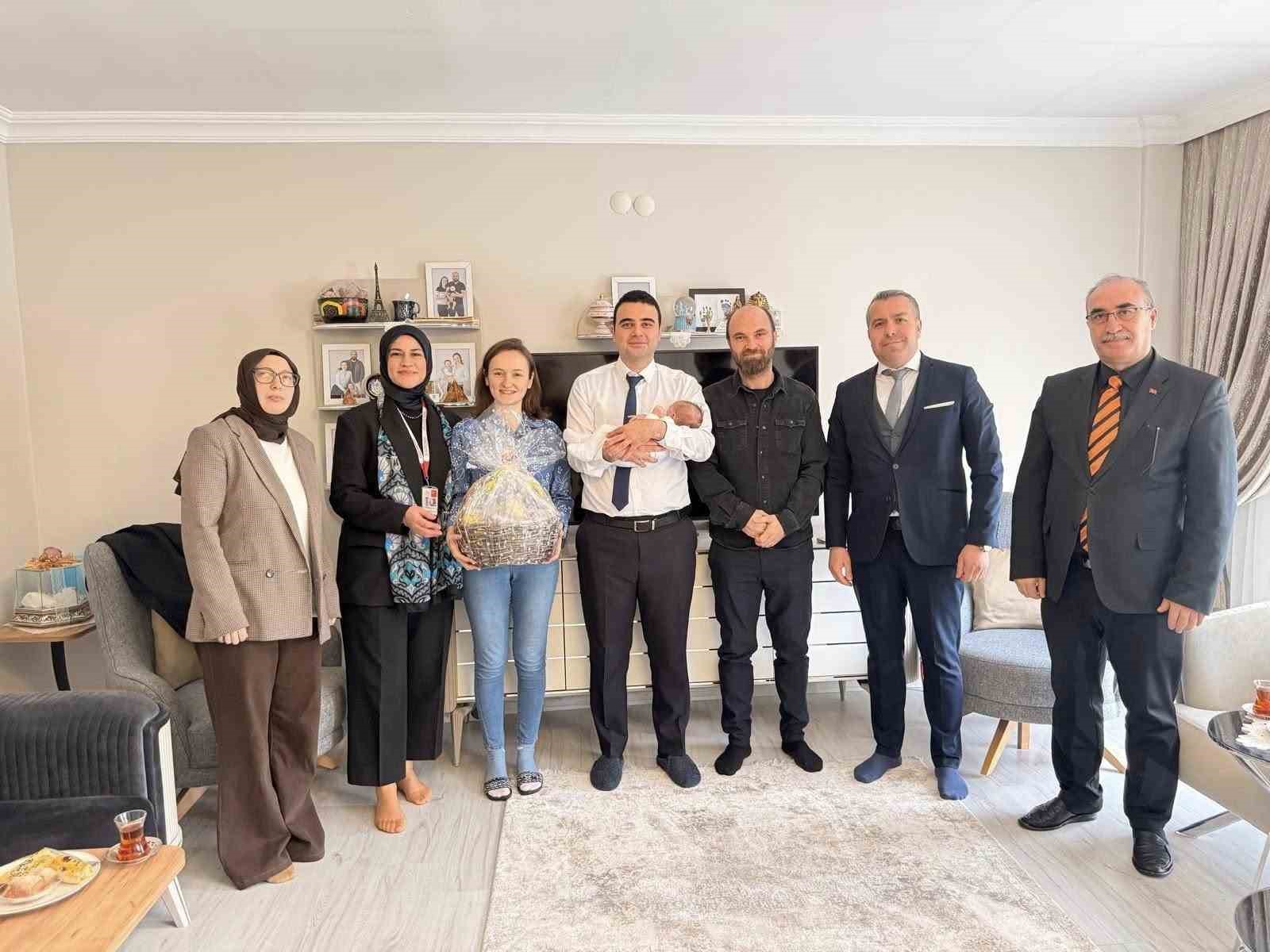 "İyilik Osmaneli’nin Kumaşında Var Projesi" kapsamında yeni doğan bebeğe destek
