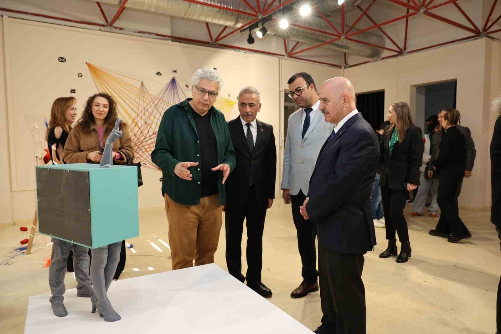 İyimserlik Etrafında Kayıtlar karma sergisi açıldı
İyimserlik Etrafında Kayıtlar karma sergisi açıldı