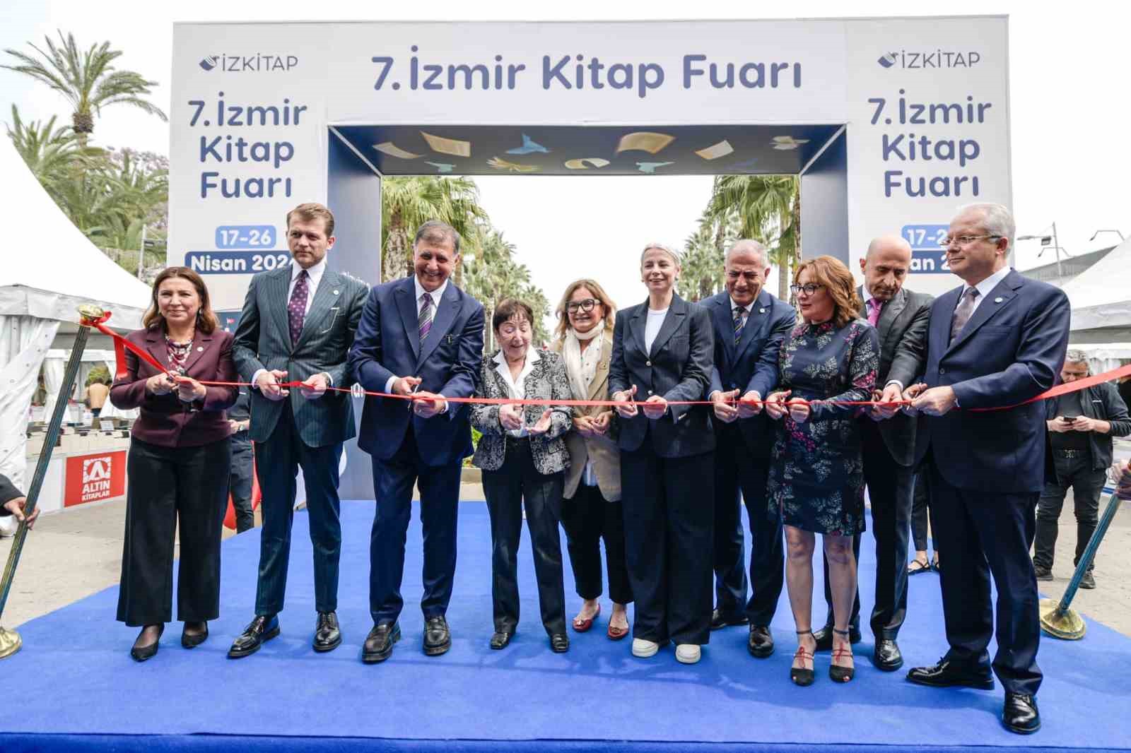 İZKİTAP-7. İzmir Kitap Fuarı kapılarını açtı
