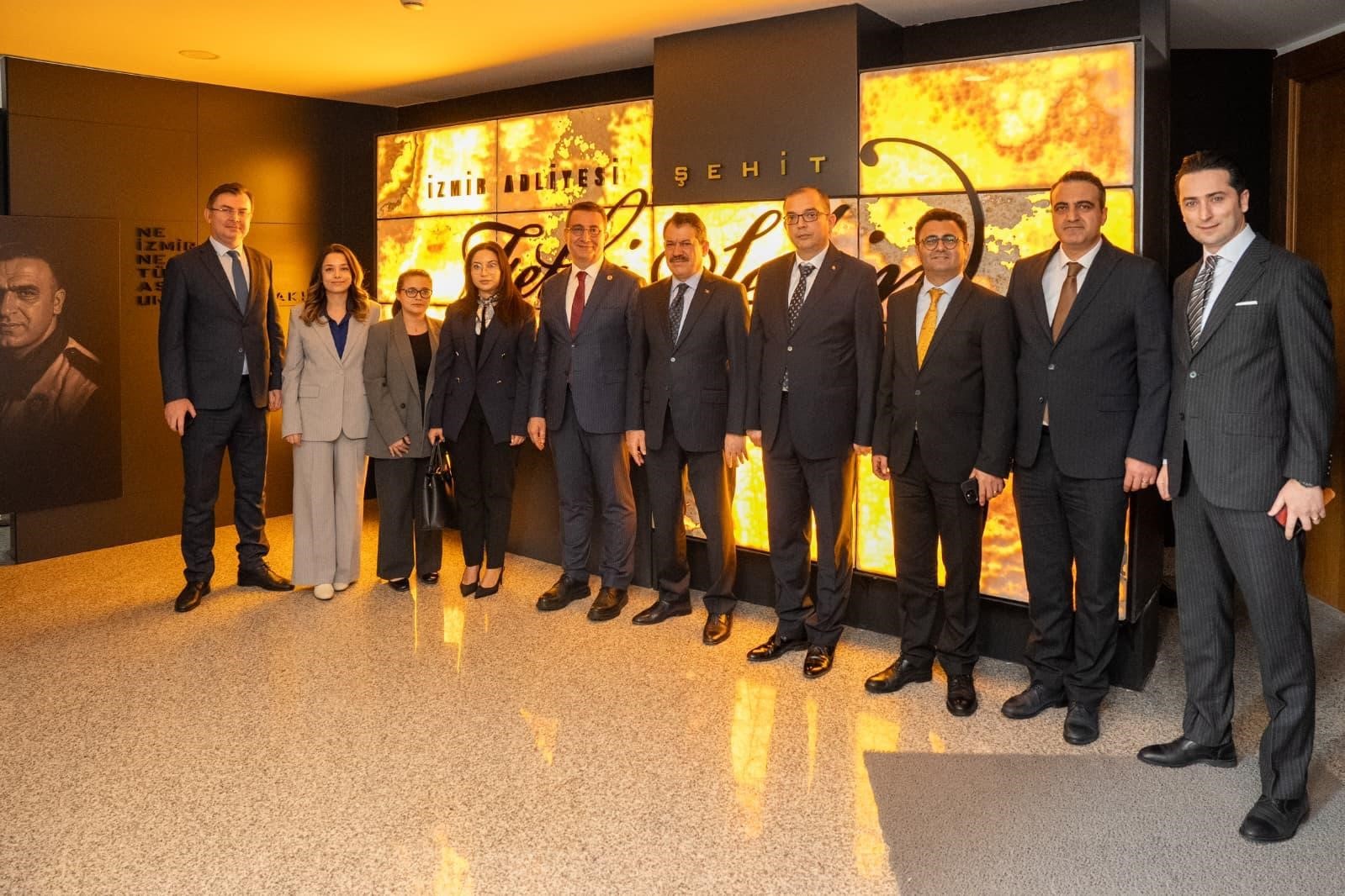 İzmir Adliyesinde ’Bir Liderin İnşası’ konferansı düzenlendi
