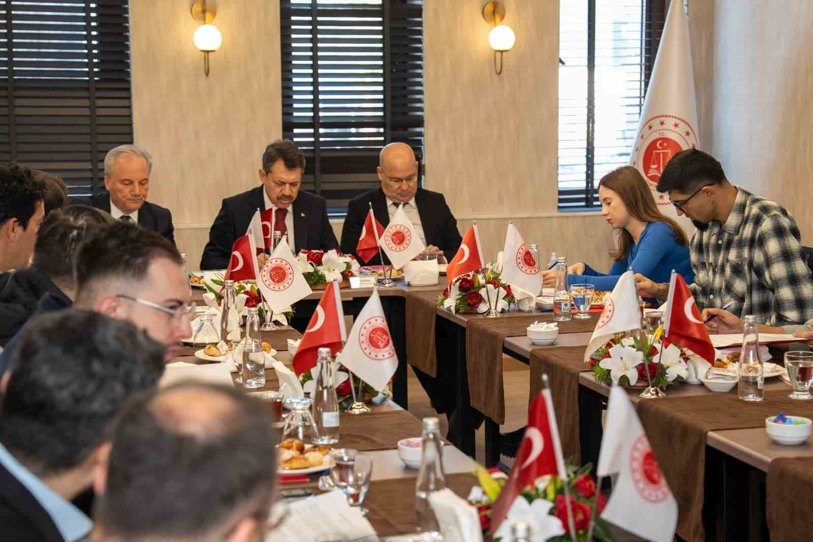 İzmir Adliyesinin 2025 bilançosu açıklandı: Karar sayısında büyük artış
