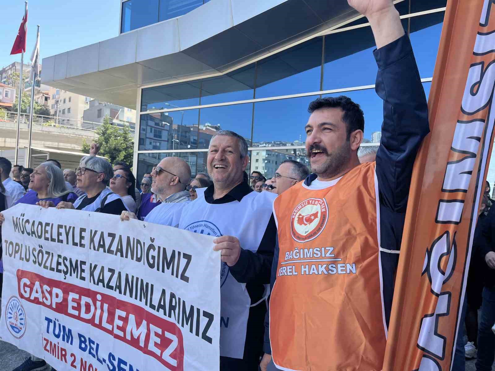 İzmir belediyelerinde maaş krizi: 3 ilçede memurlar iş bırakma eyleminde
