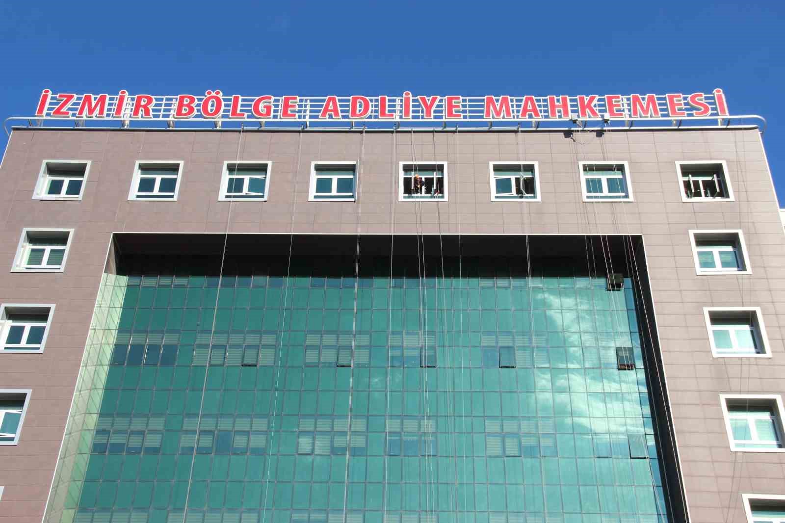 İzmir Bölge Adliye Mahkemesi’nde bomba ve tahliye tatbikatı
İzmir Bölge Adliye Mahkemesi’nde bomba ve tahliye tatbikatı