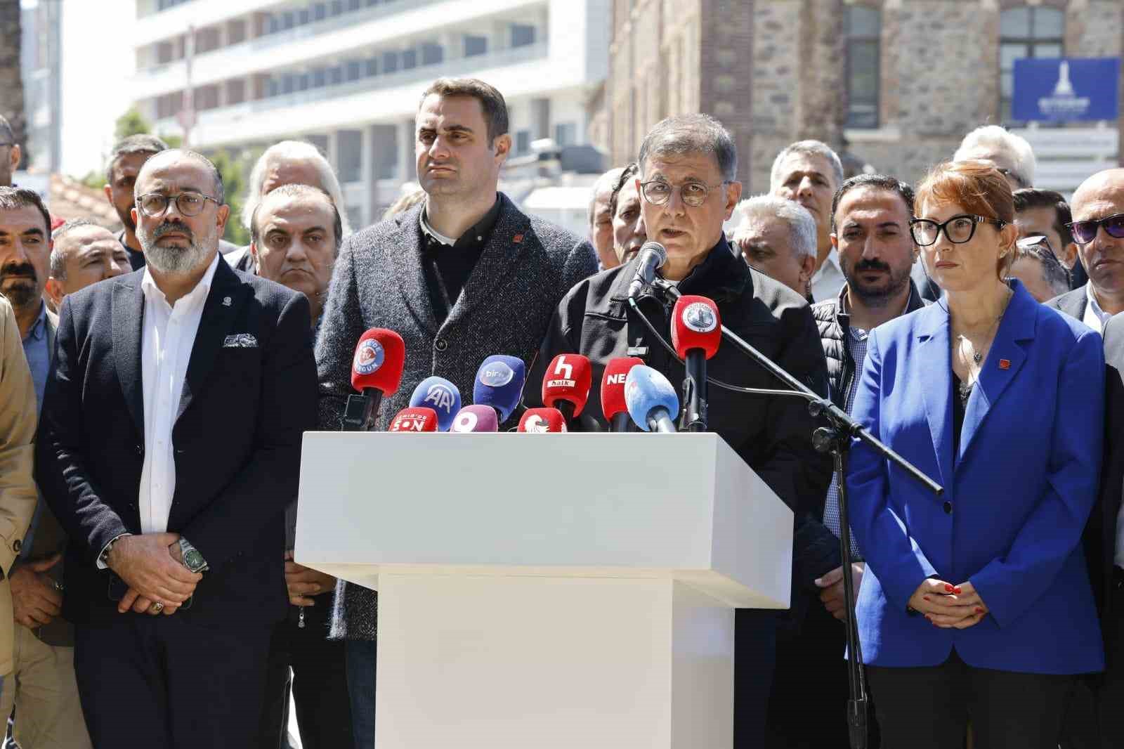 İzmir Büyükşehir Belediye Başkanı Tugay: "Bu şehir oldu bittilerle teslim edilemez"
