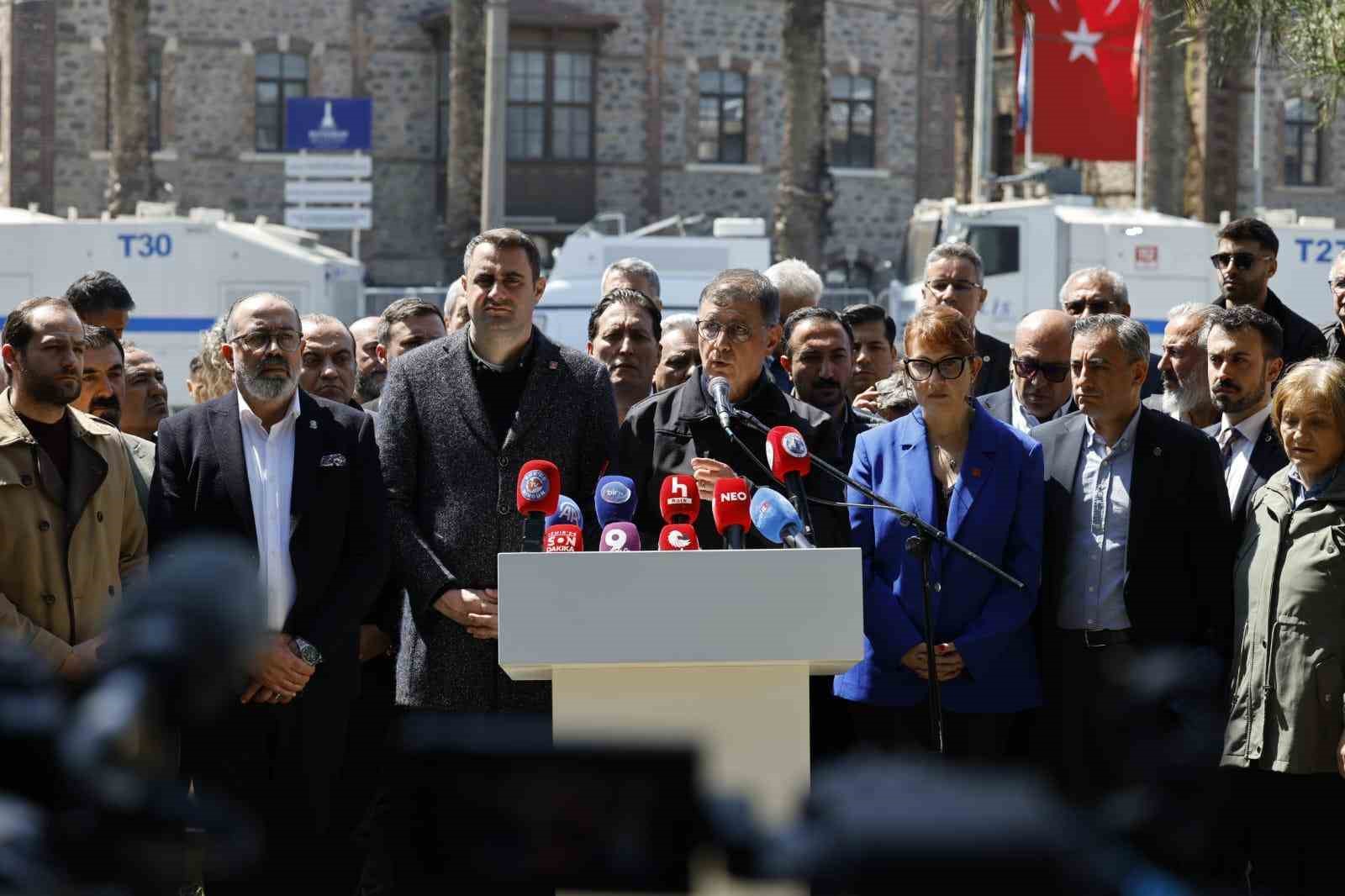 İzmir Büyükşehir Belediye Başkanı Tugay: "Bu şehir oldu bittilerle teslim edilemez"
