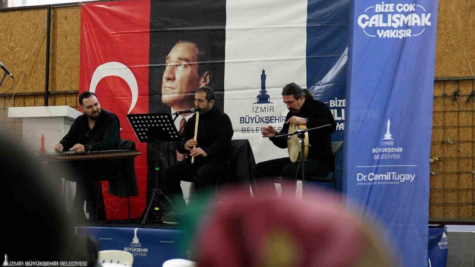 İzmir Büyükşehir Belediyesi ilk iftar sofrasını Gaziemir’de kurdu
