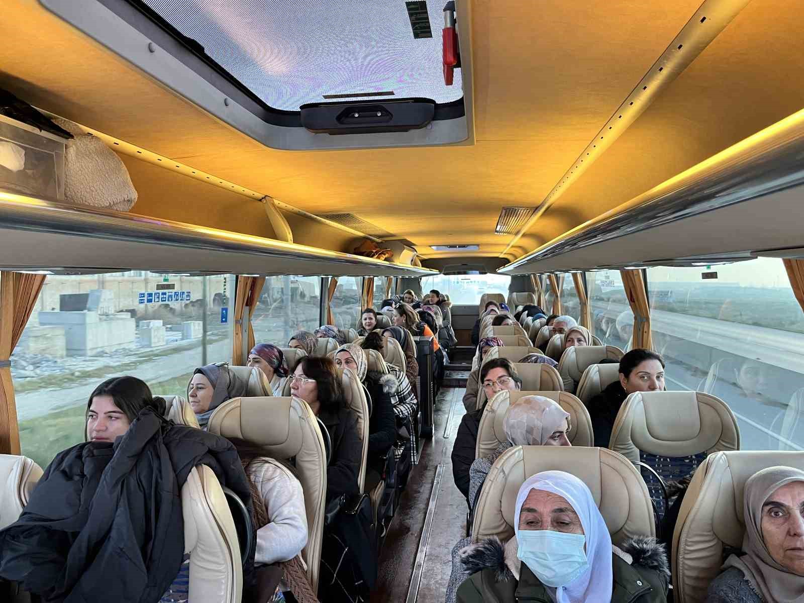 İzmir Büyükşehir’den Bayındırlı kadınlara festival sürprizi: 150 kadın festivale taşındı
