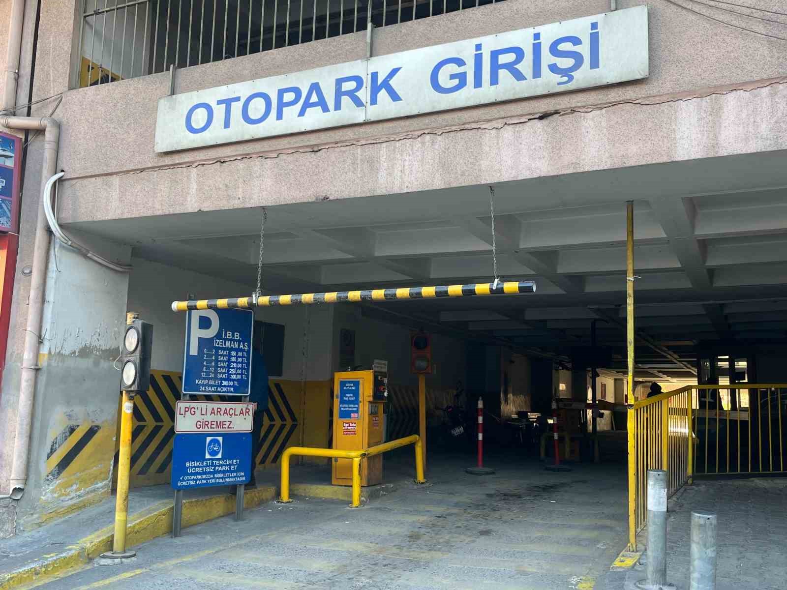 İzmir Büyükşehir’den otopark ücretlerine rekor artış
İzmir Büyükşehir’den otopark ücretlerine rekor artış