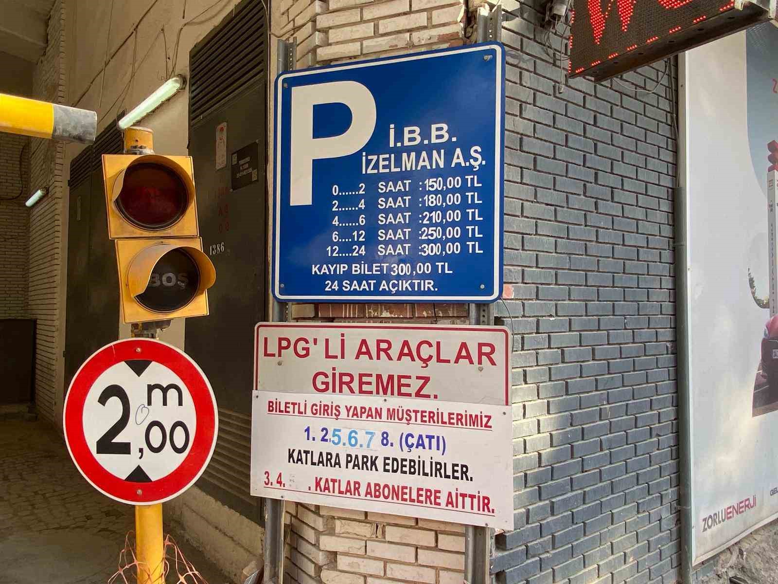 İzmir Büyükşehir’den otopark ücretlerine rekor artış
İzmir Büyükşehir’den otopark ücretlerine rekor artış