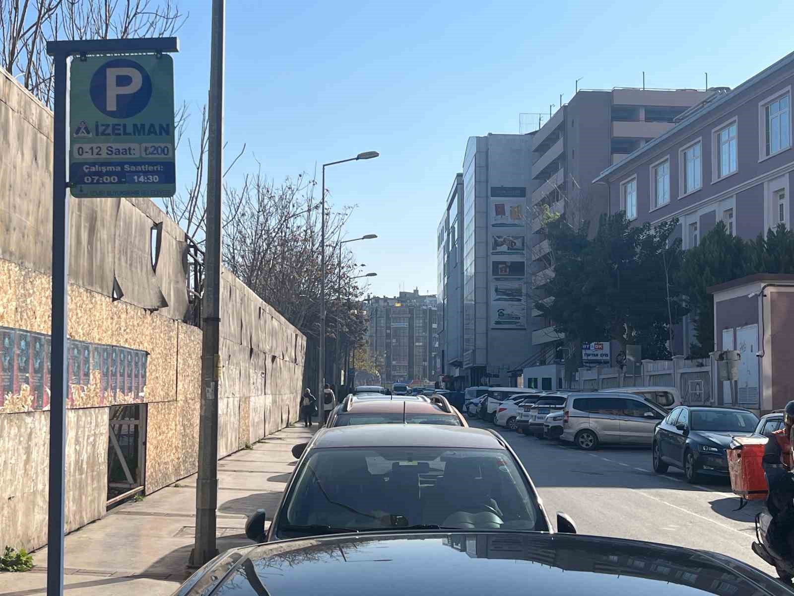 İzmir Büyükşehir’den otopark ücretlerine rekor artış
İzmir Büyükşehir’den otopark ücretlerine rekor artış