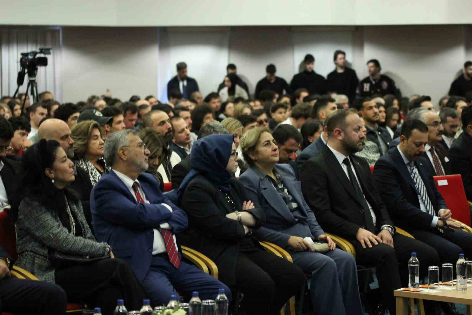 İzmir Ekonomi Üniversitesi Spor Yöneticiliği Sertifika Programı başladı
