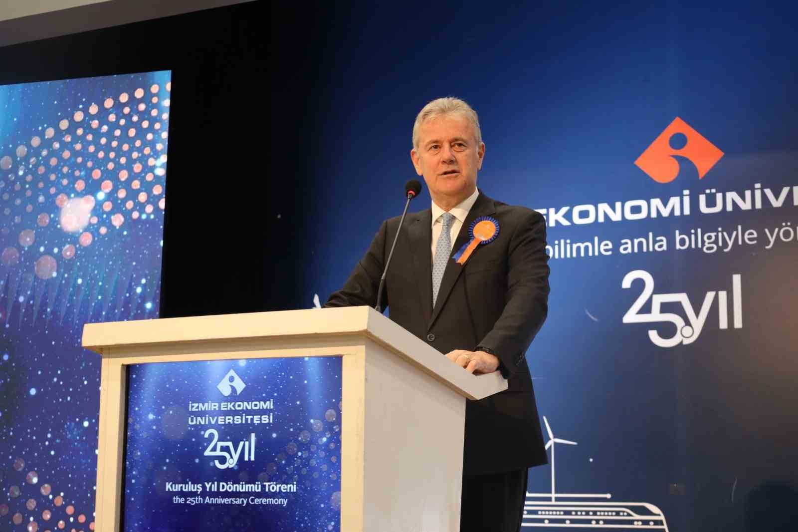 İzmir Ekonomi Üniversitesi’nde 25’inci yıla coşkulu kutlama
