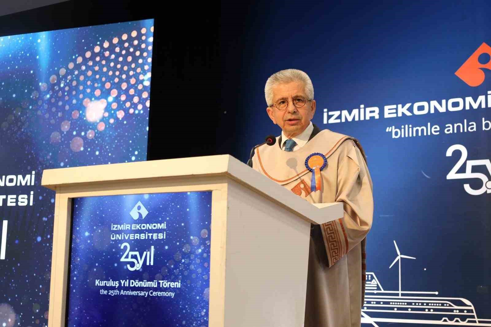İzmir Ekonomi Üniversitesi’nde 25’inci yıla coşkulu kutlama
