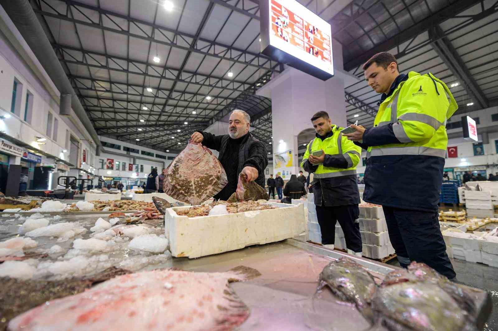 İzmir Su Ürünleri Hali 51 bin tonla rekor kırdı
