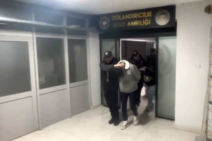 İzmir’de 15 milyonluk ‘sahte uzlaştırmacı’ vurgunu: 15 tutuklama
