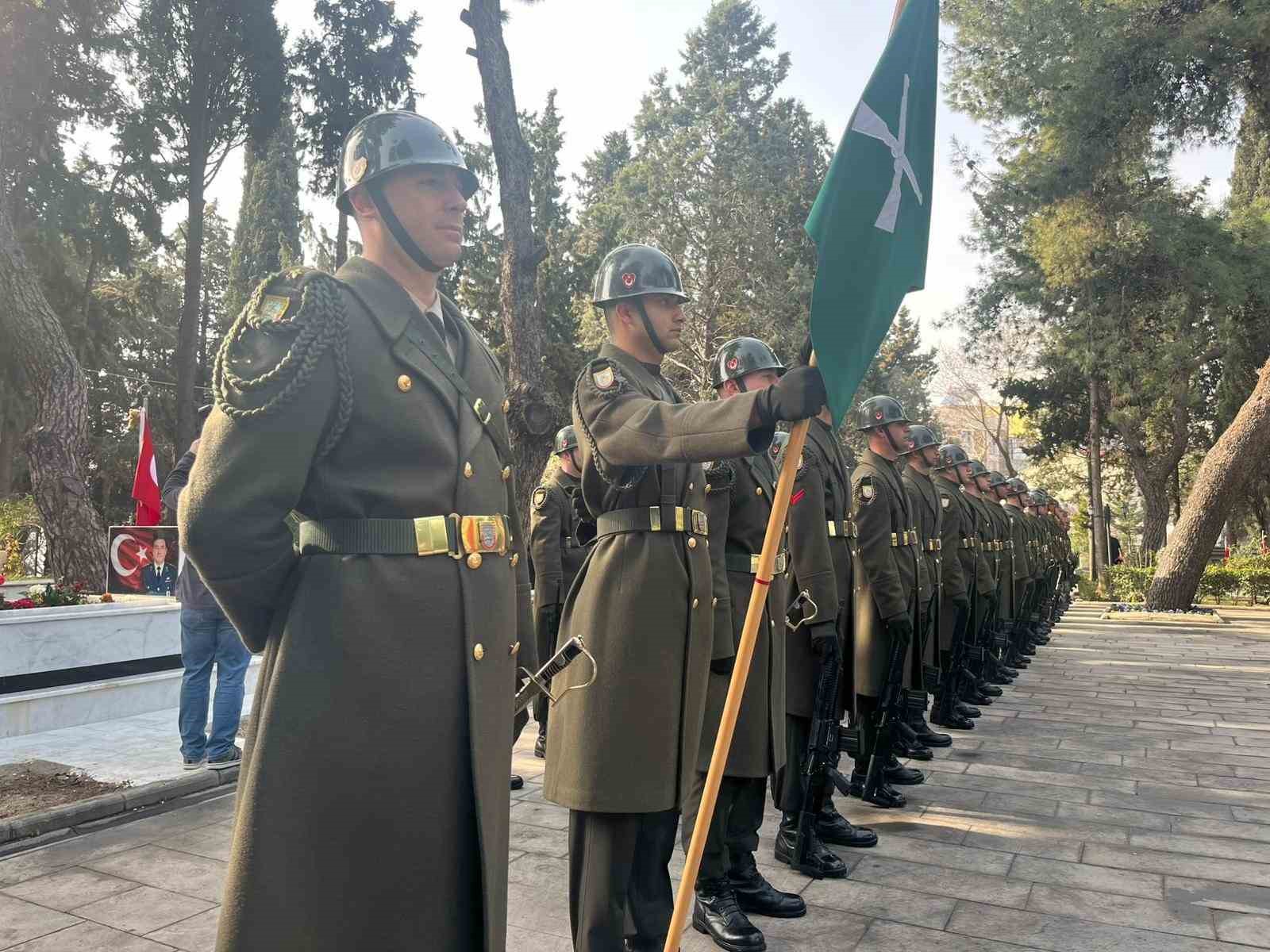 İzmir’de 18 Mart Çanakkale Deniz Zaferi’nin 111. yıl dönümünde şehitler anıldı
