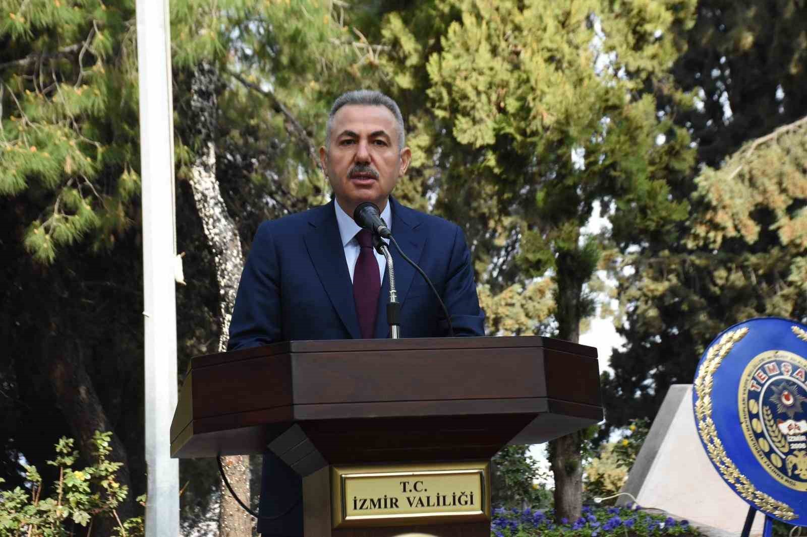 İzmir’de 18 Mart Çanakkale Deniz Zaferi’nin 111. yıl dönümünde şehitler anıldı
