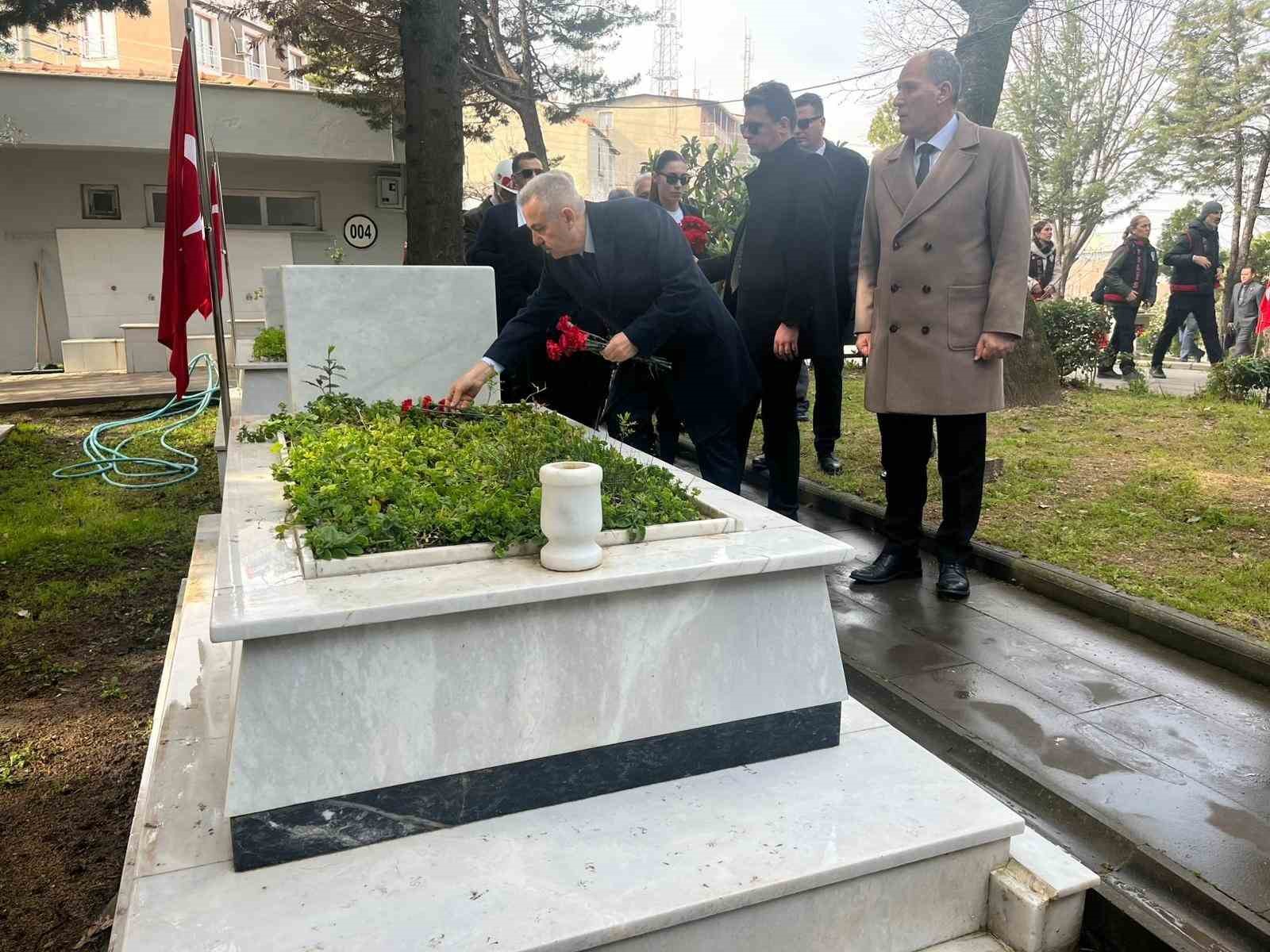 İzmir’de 18 Mart Çanakkale Deniz Zaferi’nin 111. yıl dönümünde şehitler anıldı
