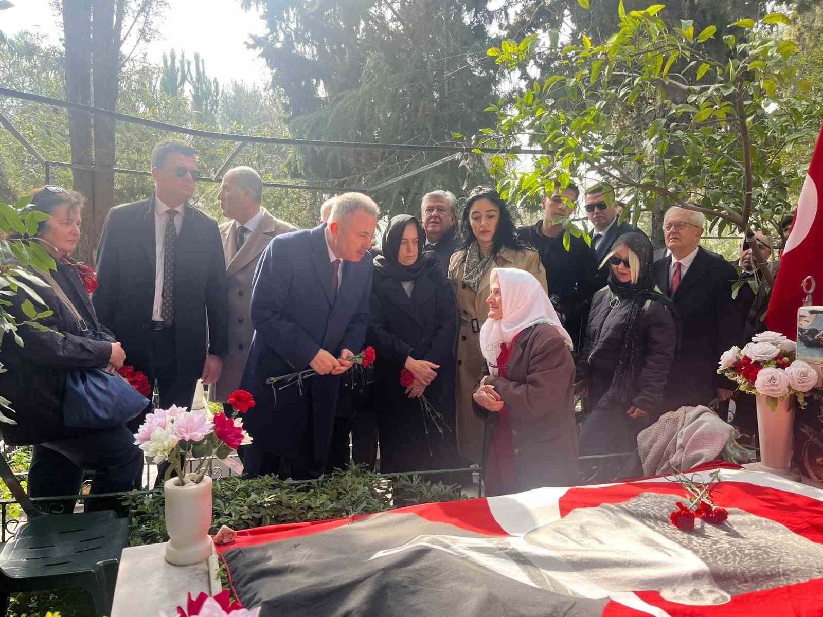 İzmir’de 18 Mart Çanakkale Deniz Zaferi’nin 111. yıl dönümünde şehitler anıldı
