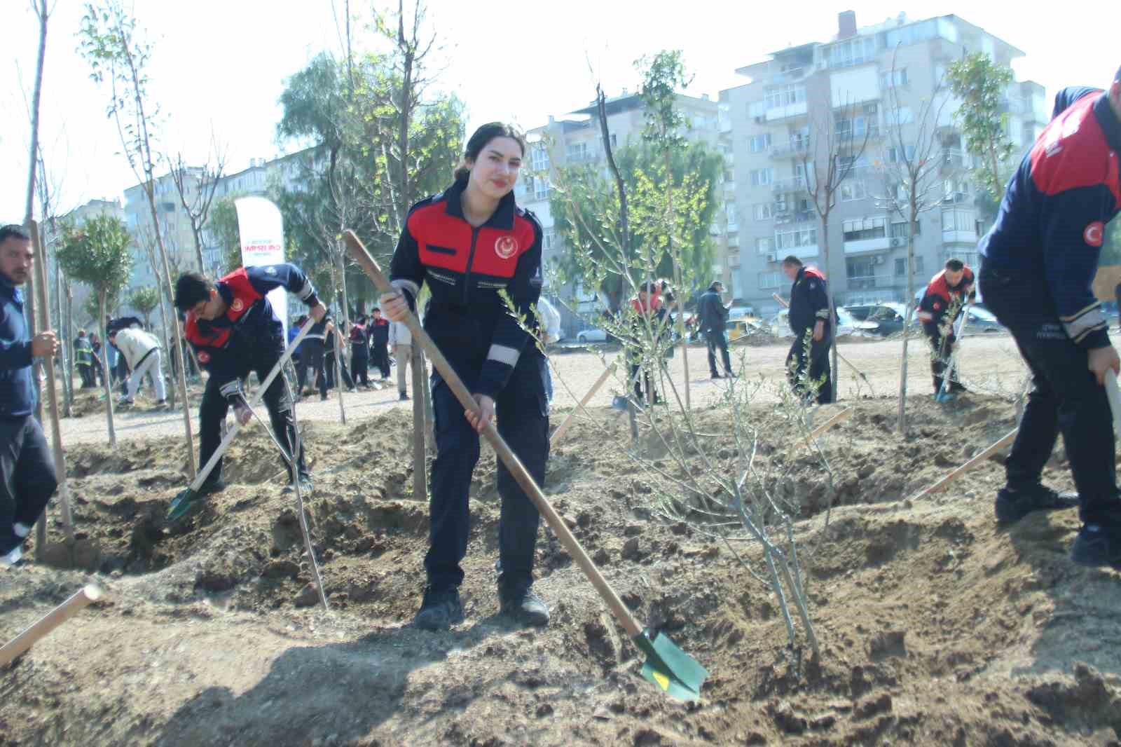 İzmir’de 4 bin 200 ağaçlık ’İtfaiye Korusu’ açıldı
