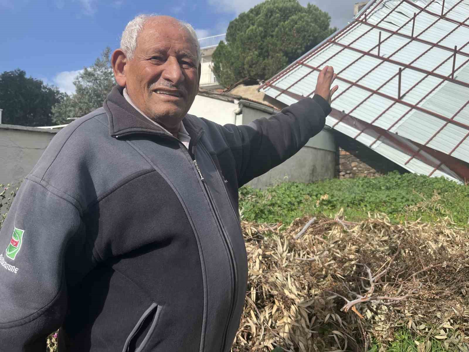 İzmir’de 4 katlı binanın çatısı uçtu
