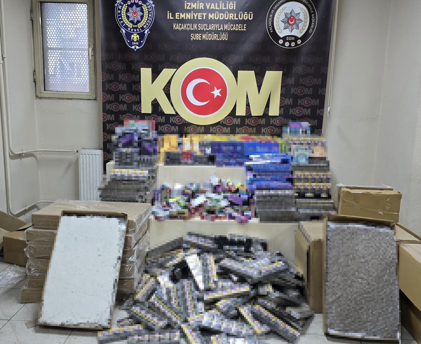 İzmir’de 4,5 milyon lira değerinde kaçak tütün mamulü ele geçirildi
