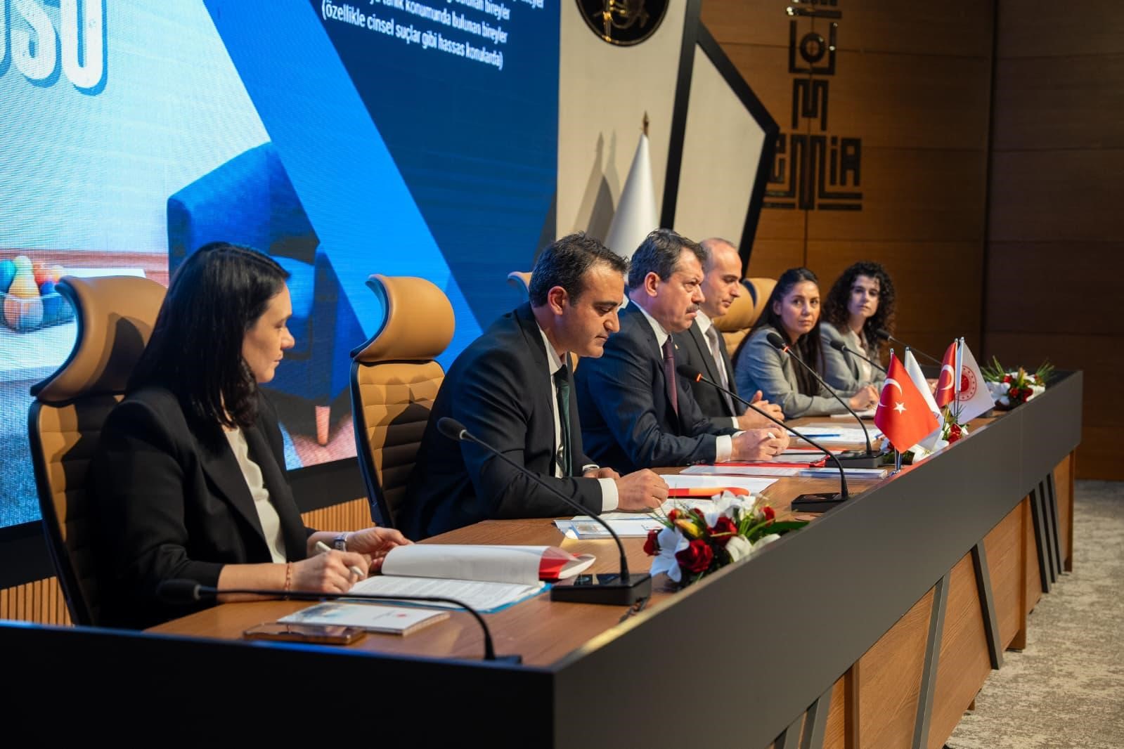 İzmir’de adli destek ve mağdur hizmetleri toplantısı yapıldı
