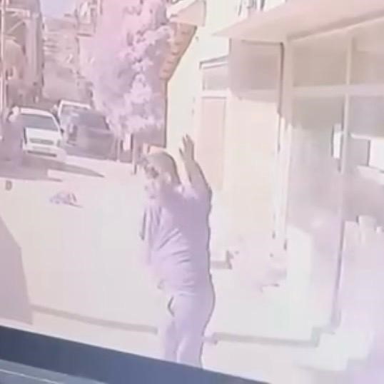 İzmir’de alacak verecek kavgası kanlı bitti: 1 yaralı
