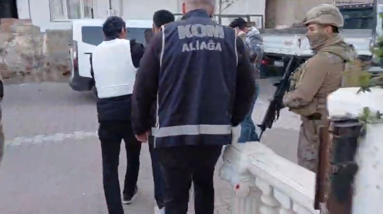 İzmir’de araç ve iş yerine yönelik silahlı saldırıda 2 tutuklama

