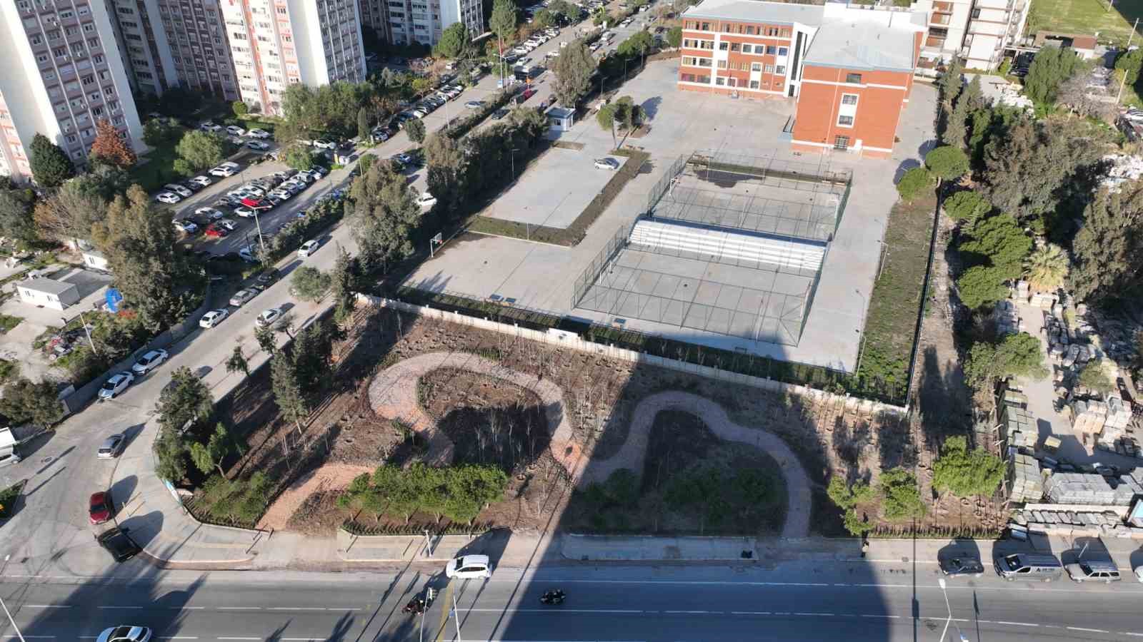 İzmir’de atıl alanlar mini ormana dönüşüyor
