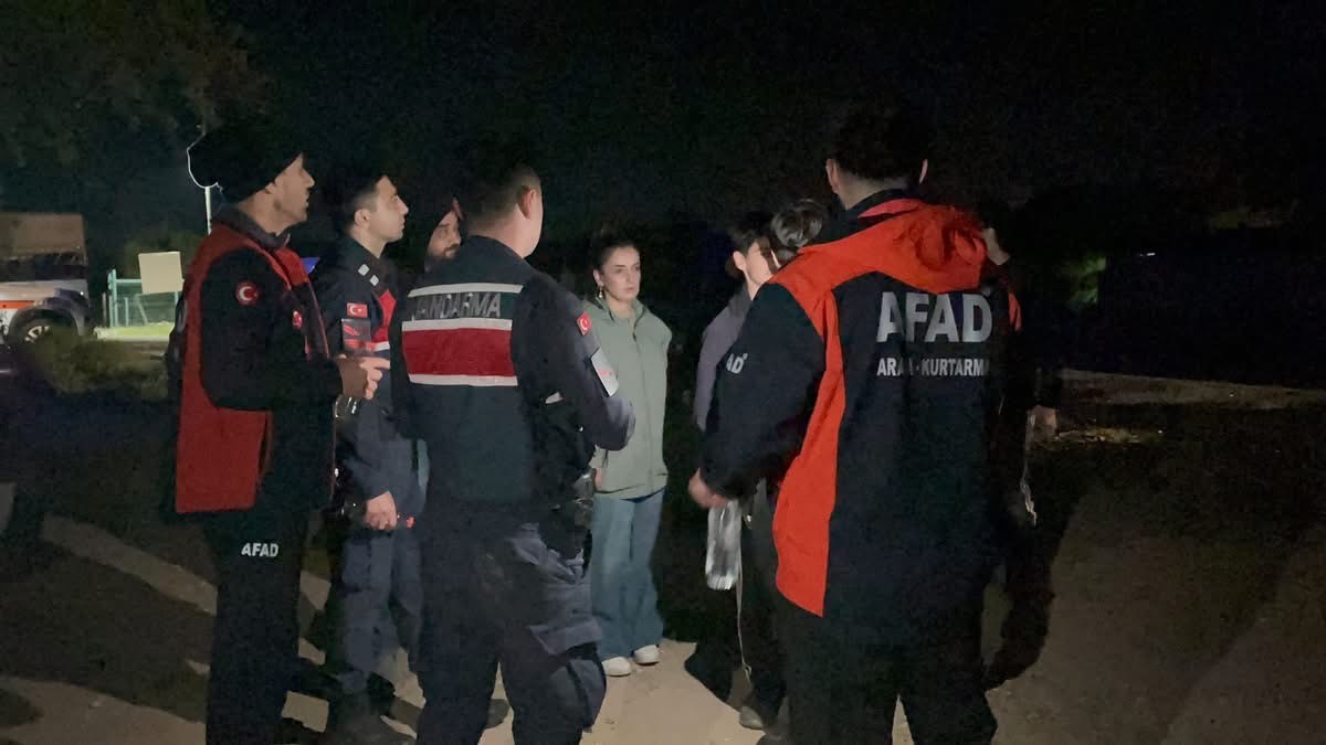 İzmir’de dağlık alanda mahsur kalan çocuklar kurtarıldı
