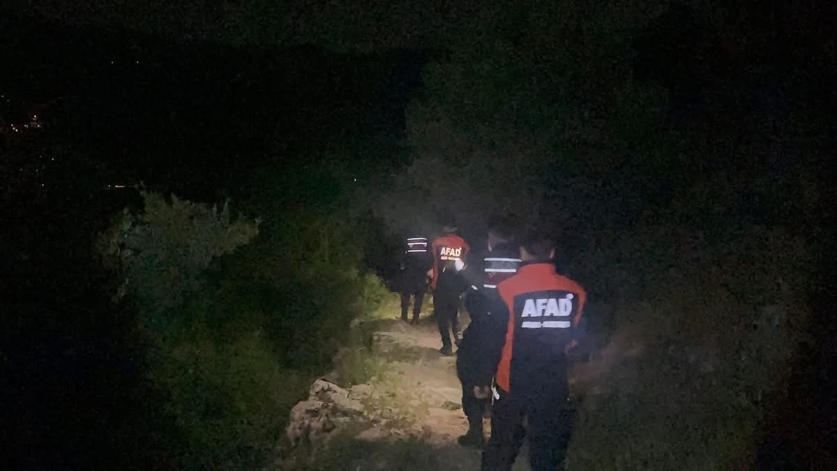 İzmir’de dağlık alanda mahsur kalan çocuklar kurtarıldı
