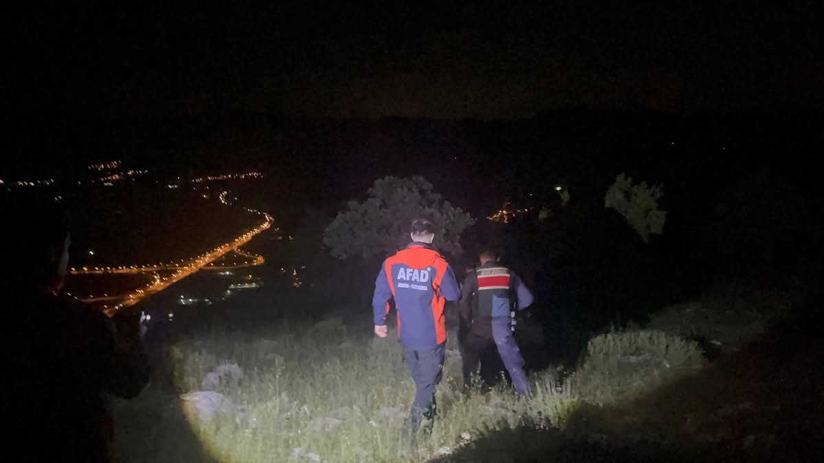 İzmir’de dağlık alanda mahsur kalan çocuklar kurtarıldı
