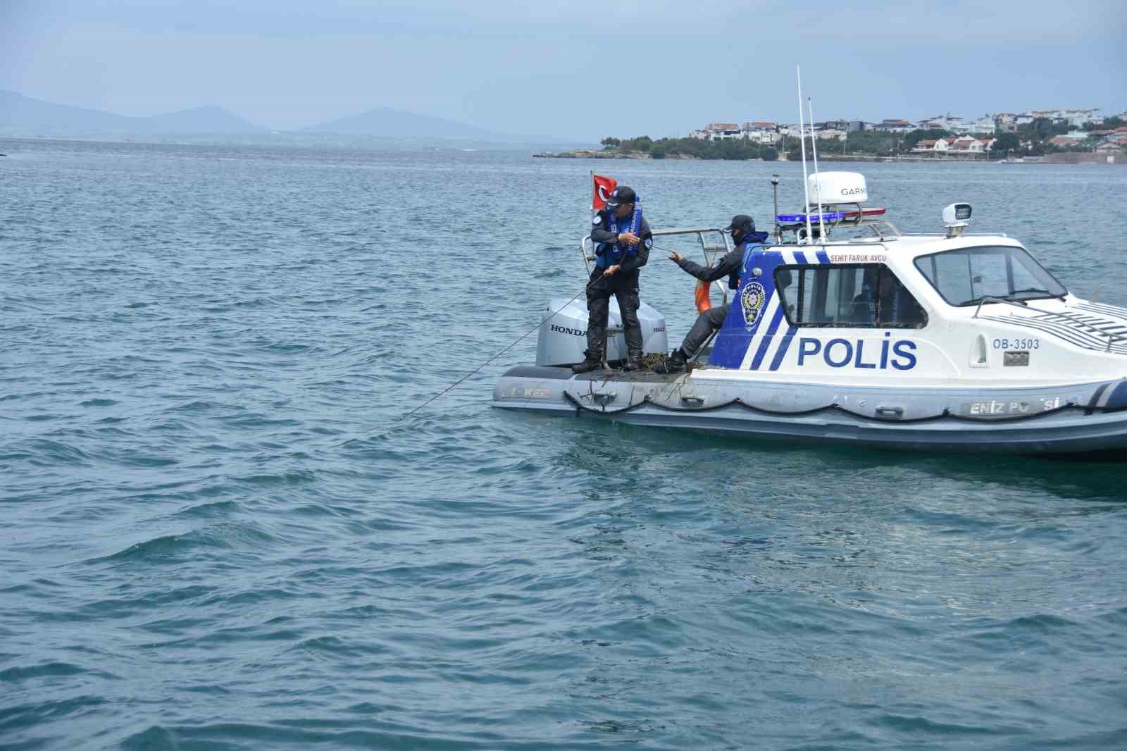 İzmir’de deniz ekosistemini tehdit eden kaçak ahtapot tuzakları imha edildi
