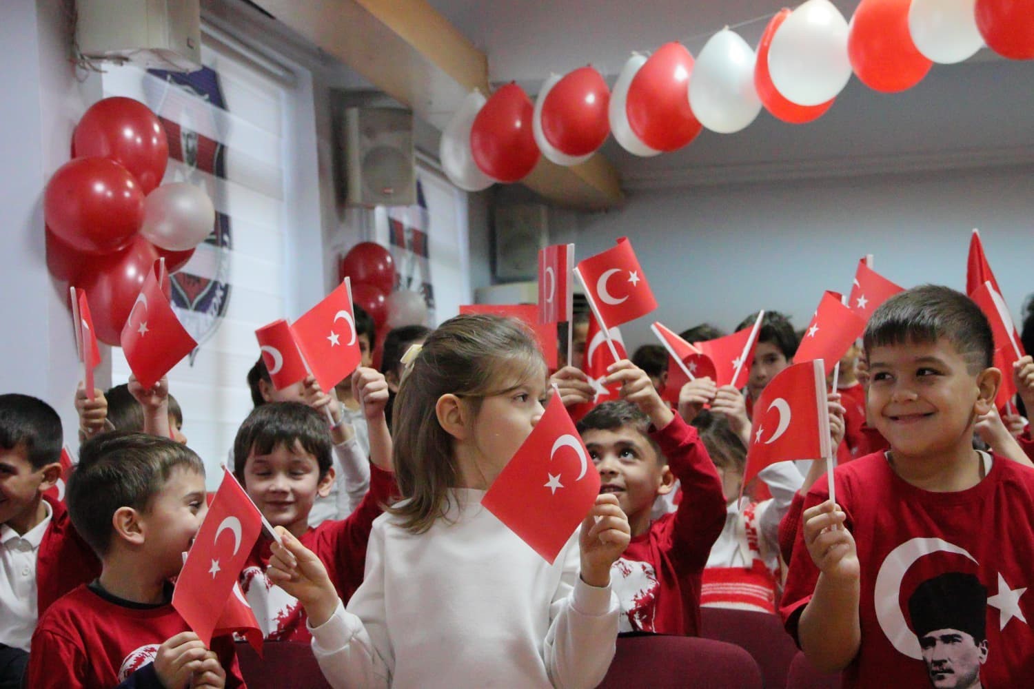 İzmir’de eğitimde ikinci dönem ’kırmızı-beyaz’ başladı
