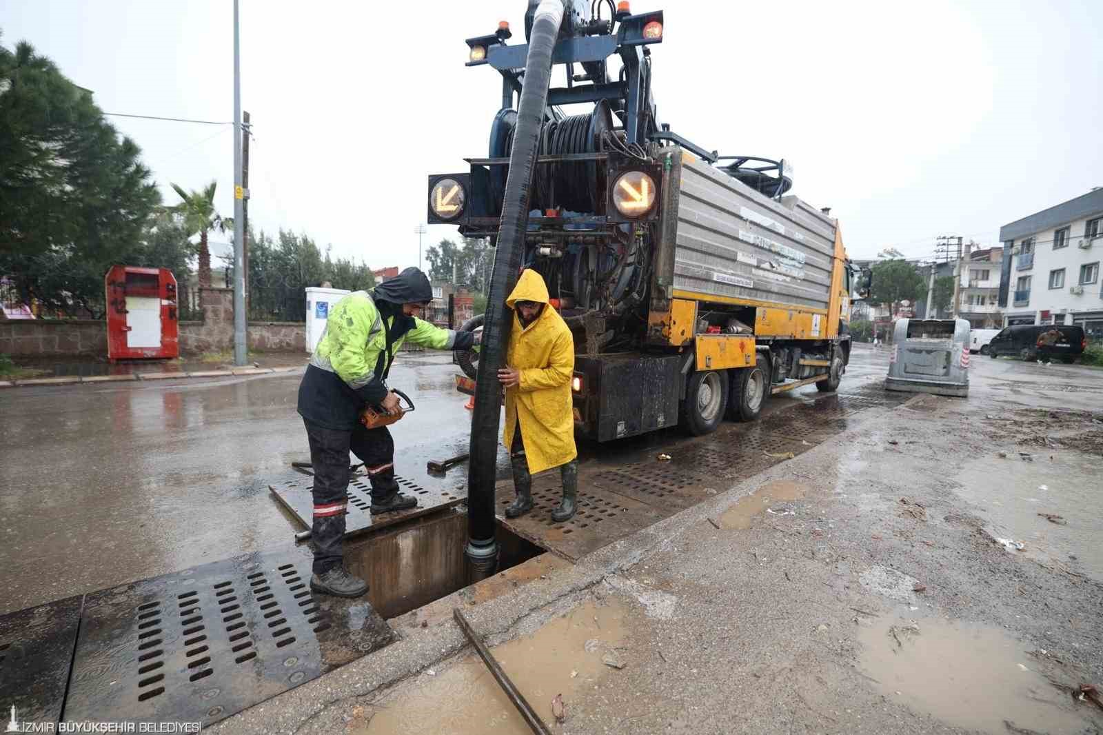 İzmir’de ekipler 24 saat görevde
