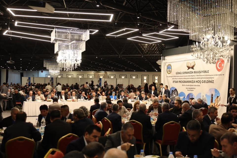 İzmir’de Erzurumlular iftar programında buluştu
